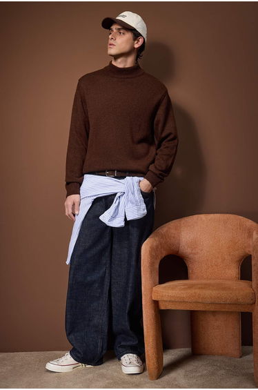 Brown relaxed stand-up collar sweater