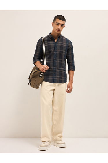 Men Checked Slim Fit Casual Shirt