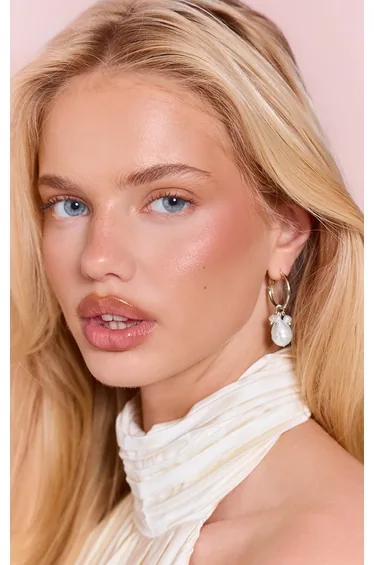 أقراط بريتي ليتل ثينق باللون الذهبي