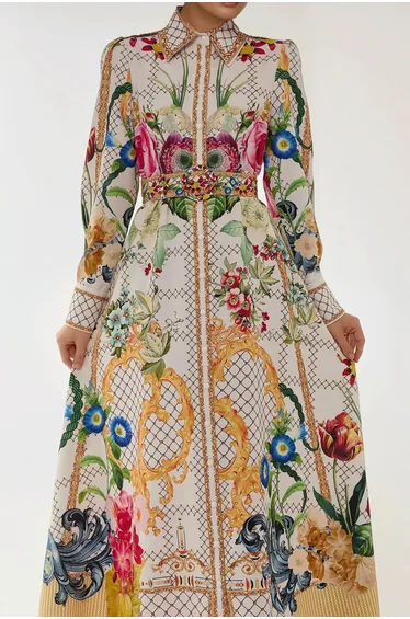 فستان ماكسي بحزام بأكمام طويلة بطبعة