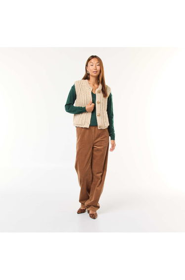 Sleeveless Cardigan with Large Hammered Button Opening BEIGE