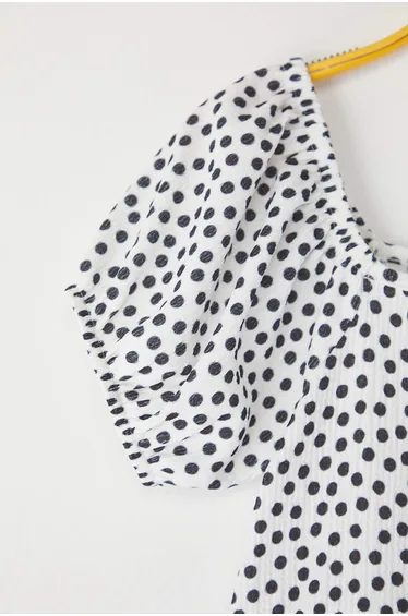 فستان بناتي بأكمام قصيرة بطبعة منقطة - أسود