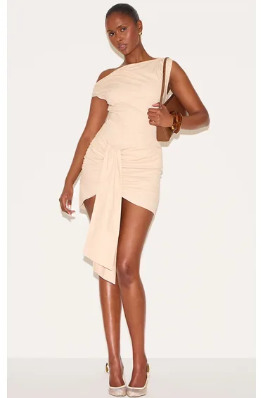 فستان ضيق بتصميم لف لون بيج