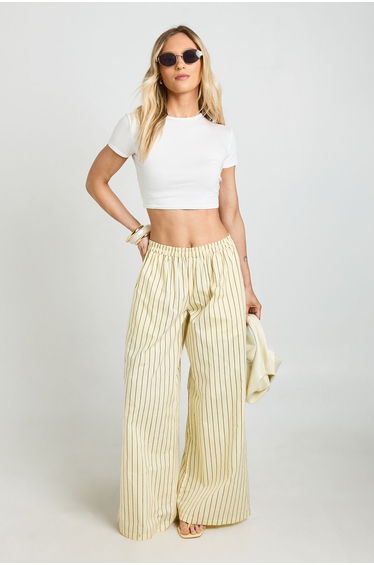 Petite Basic Short Sleeve Crew Neck Crop Top - white