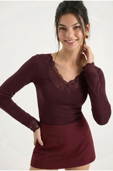 LUCCI Lace Detailed V-Neck Blouse