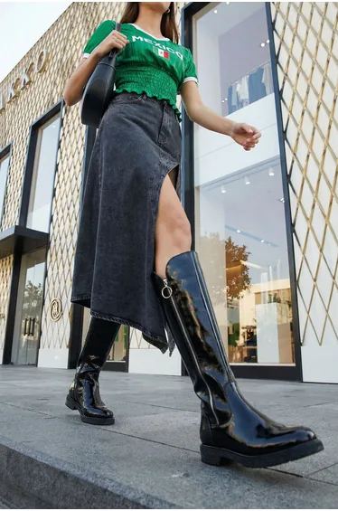 Black matte women's boot