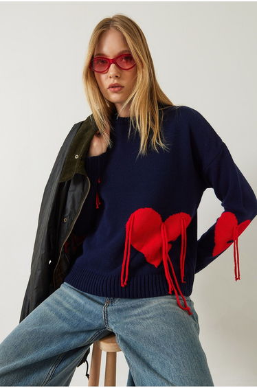LUCCI Frilly Heart Pattern Crew Neck Sweater