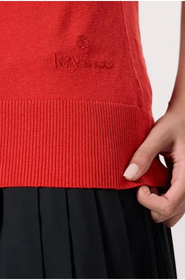 سويتر محبوك بلا أكمام لون أحمر