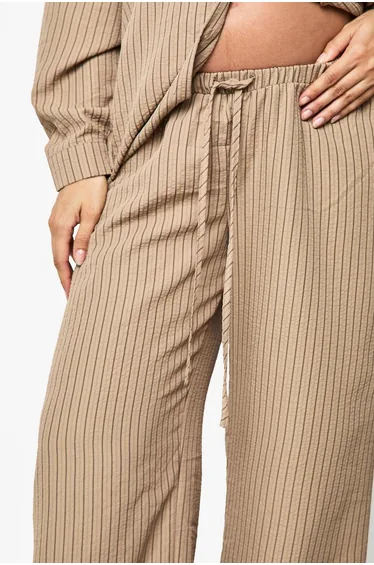 بنطلون مخطط للحوامل لون بيج 