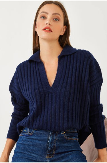 LUCCI Relaxed Fit V-Neck Sweater