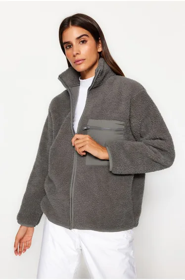 سويتشيرت فليس بياقة عالية بجيوب بسحاب