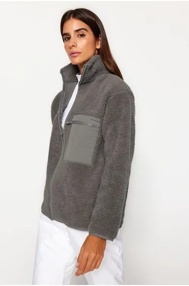 سويتشيرت فليس بياقة عالية بجيوب بسحاب