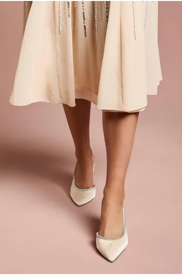 حذاء كوست فاشن باللون الذهبي - للمقاسات العريضة