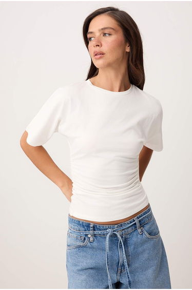 Wardrobe Essentials-Ekru Fitted/Body-Fitting Short Sleeve Stretch Knit T-Shirt