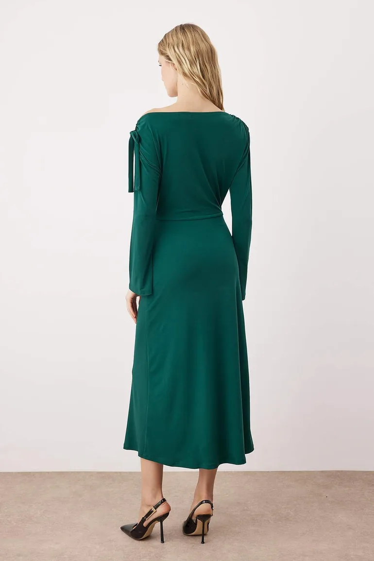 Emerald Green Off-the-Shoulder Tie Detailed A-line/Flare Midi Knit Dress  Trendyol Green : Evening Dresses : VogaCloset Oman
