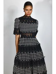 فستان بأكمام قصيرة بدانتيل مطرز - 8