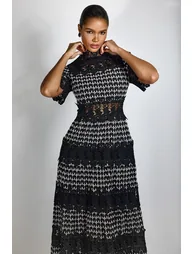 فستان بأكمام قصيرة بدانتيل مطرز - 7