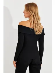Women's Black Zippered Madonna Collar Blouse - 6