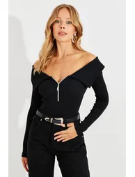 Women's Black Zippered Madonna Collar Blouse - 2