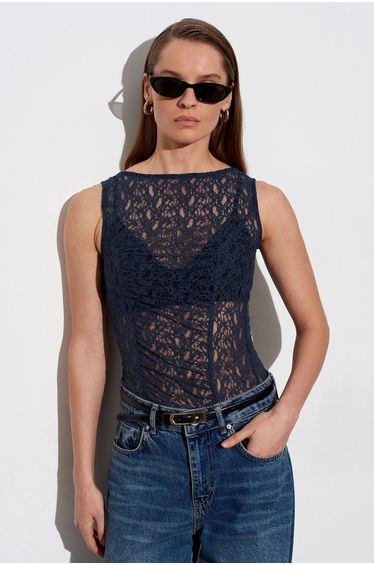 Dilvin Fitted Lace Sleeveless Blouse