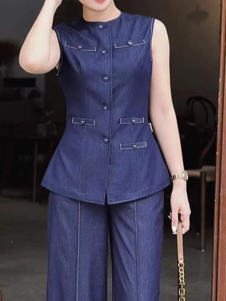 Loose Sleeveless Buttoned Pockets Solid Color Round-Neck Vest Top - 1