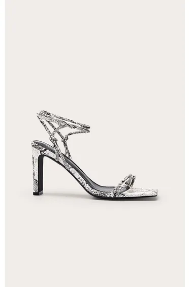 حذاء كعب عالي بريتي ليتل ثينق باللون الرمادي