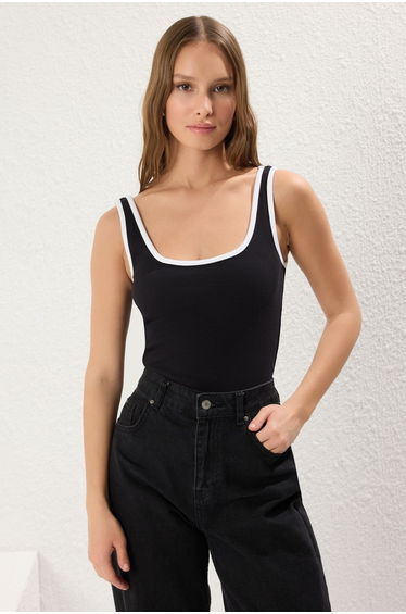 Black Color Block Fitted/Body Fitted Pool Collar Elastic Knitted Tank Top