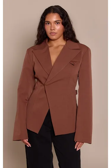 بليزر بتصميم متقاطع بخصر قابل للتعديل لون بني - للمقاسات الممتلئة