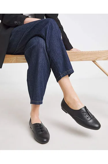 حذاء فلات سيمبلي بي باللون الأسود