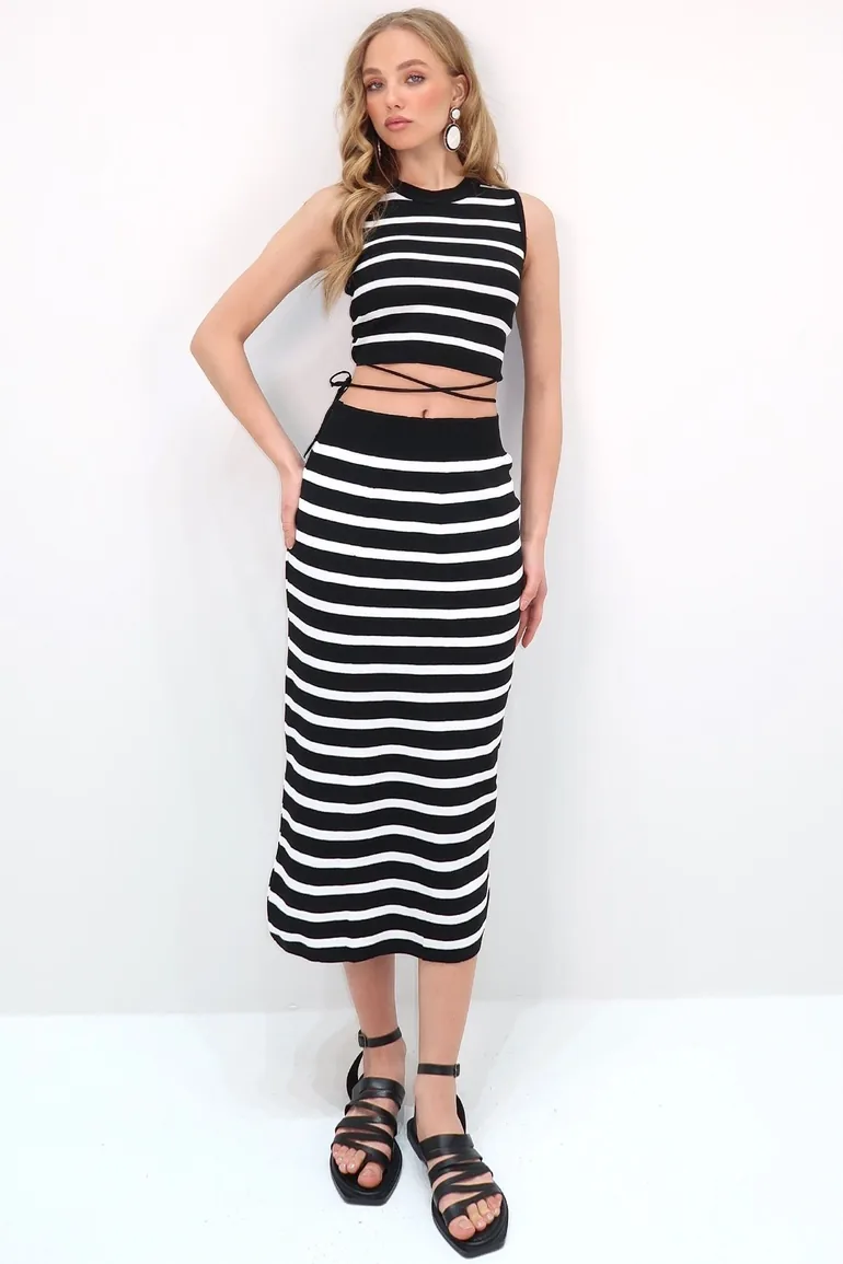 Women's Black Crew Neck Striped Crop Knitwear Blouse And Skirt 2-Piece Knitwear Suit