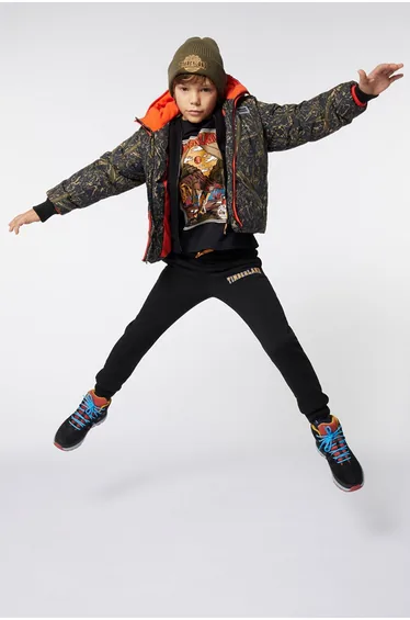 بنطلون رياضي ولادي بطبعة شعار - أسود 