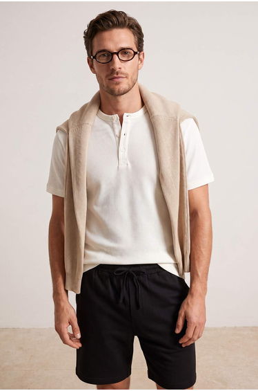 Black Regular Fit Draped Knitted Shorts & Bermuda