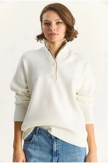 سترة بيانكو لوتشي أبيض محبوك بأكمام طويلة