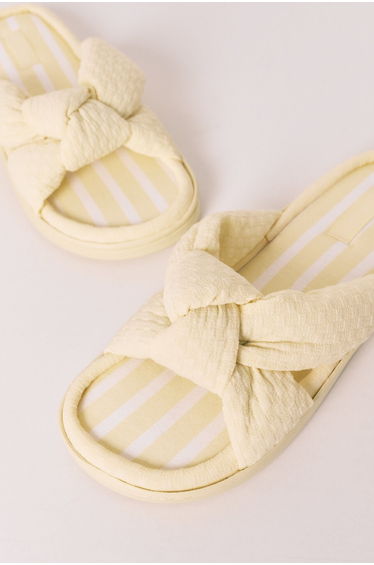 Yellow volume bow slippers