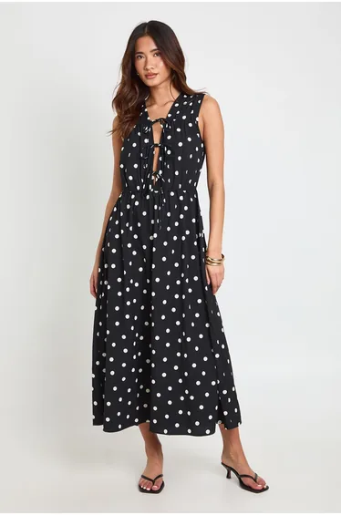 فستان ميداكسي بربطة أمامية بطبعة منقطة - أسود