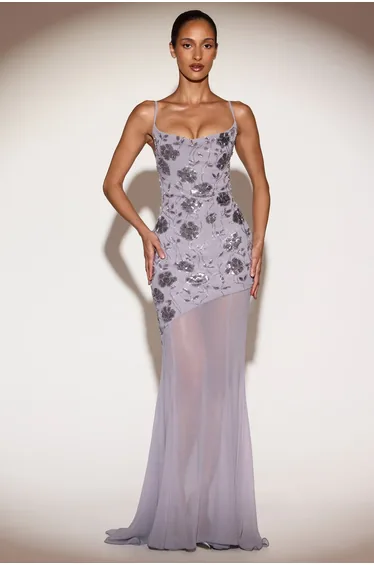 فستان بظهر مكشوف بياقة منسدلة مزين بأحجار لون أرجواني