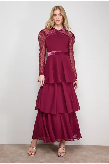 فستان ماكسي بطبقات متدرجة بأكمام دانتيل
