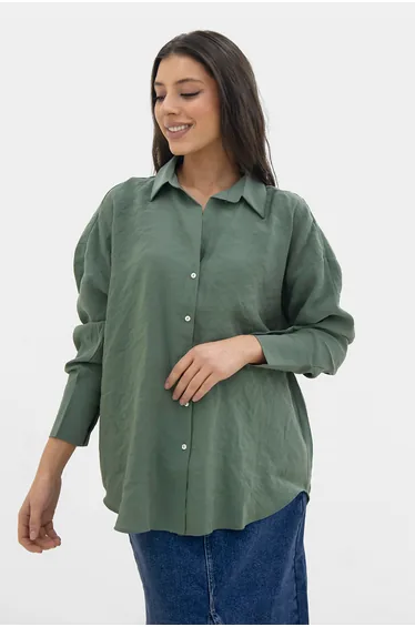 Loose green shirt with long sleeve