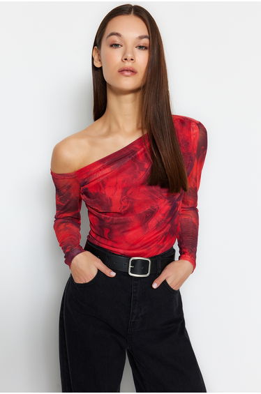 Red Tulle Lined Asymmetric Collar Knitted Knitted Blouse