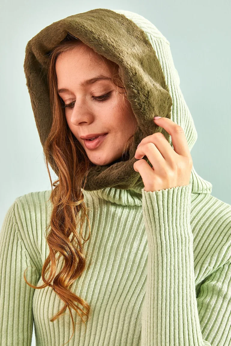 Women's Faux Fur Hooded Knitwear Sweater - 4