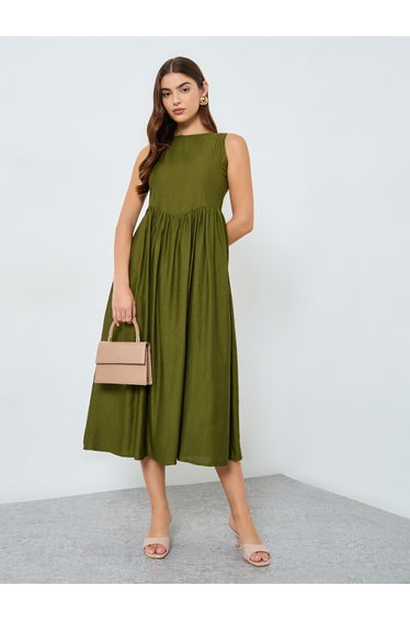 Green Solid Sleeveless Midi Dress