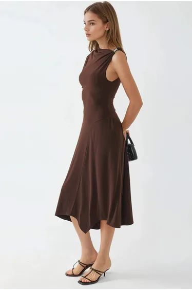 فستان ميدي بإكسسوار