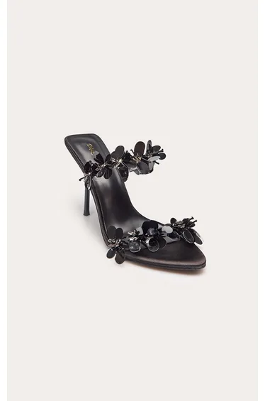 صندل بريتي ليتل ثينق باللون الأسود