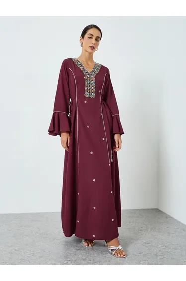 جلابيات مكسيم كرييشن باللون الأحمر بتطريز