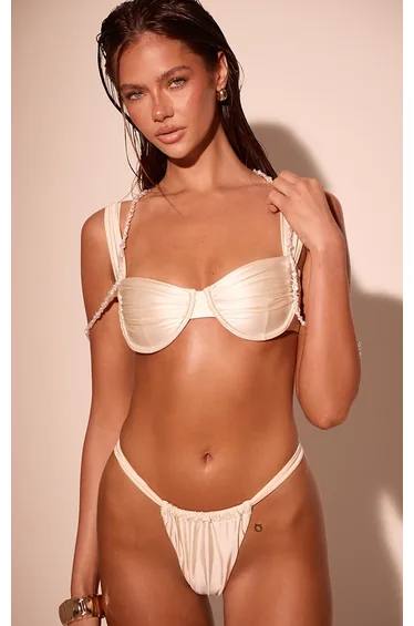 بكيني بريتي ليتل ثينق باللون الذهبي