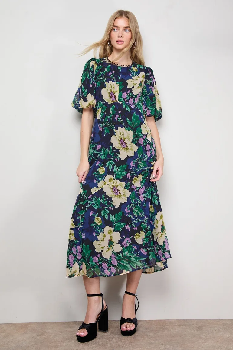 فستان اويسيس ميداكسي على شكل حرف A بطبعة أزهار