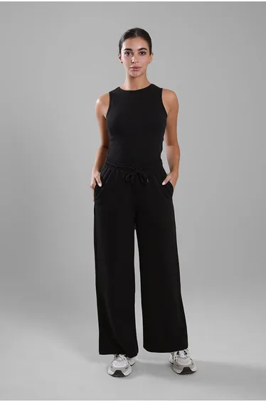 Relaxed Wide-Leg Elastic Waist Pants