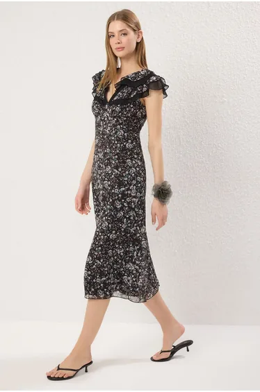 فستان بتصميم بشكل A بطبقات كشكش بطبعة أزهار - أسود