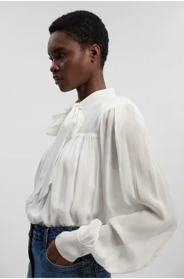 Viscose Georgette Printed Pussybow Woven Blouse