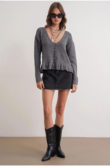Mixray Lightweight V-Neck Knit Top with Button Detail
